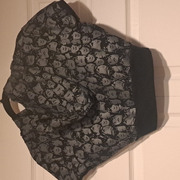 🎬 Black & gray short sleeve crop sweater With hoodie & zipper Gothic rock vibe - Picture 4 of 4